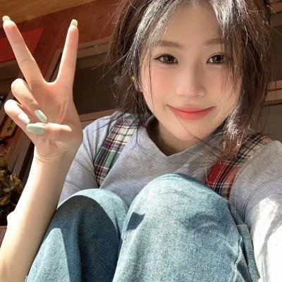 她在这里